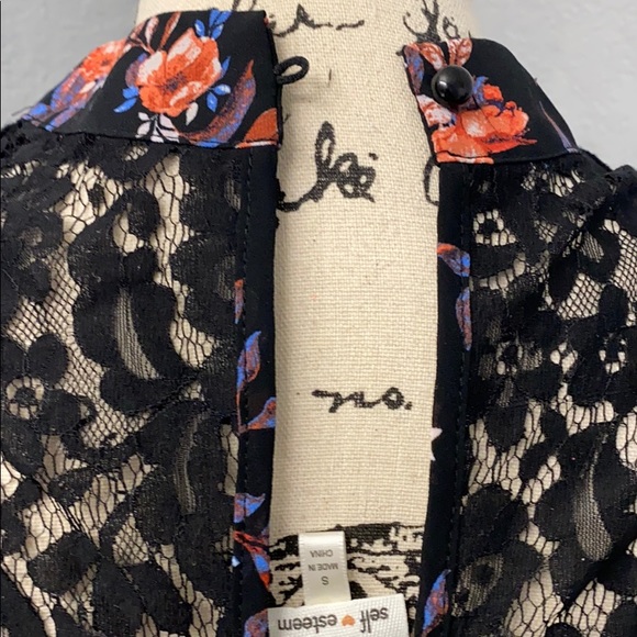 Floral and Lace Top - Picture 5 of 6